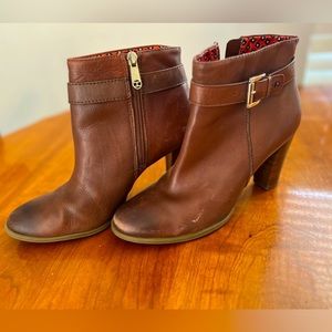 Tommy Hilfiger brown leather ankle heel boots